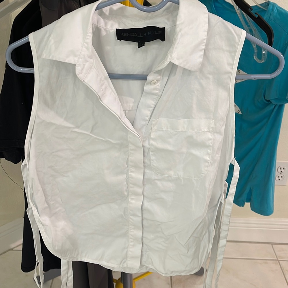 Side tie white blouse by Kendall& Kylie